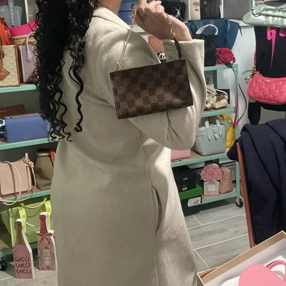 Louis Vuitton Pouchette - Picture 10 of 10